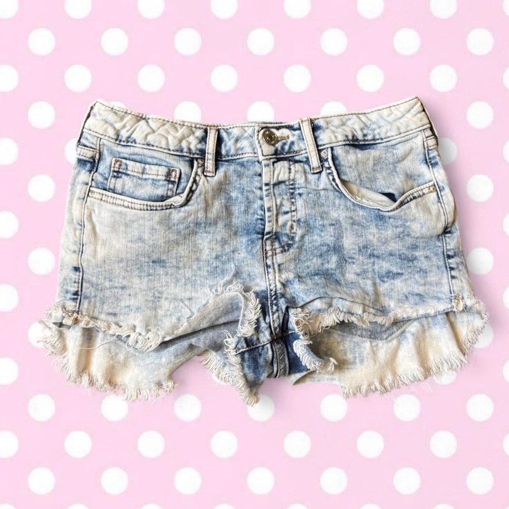 Forever 21 Light Wash Mini Distressed Denim Shorts With Frayed Hem